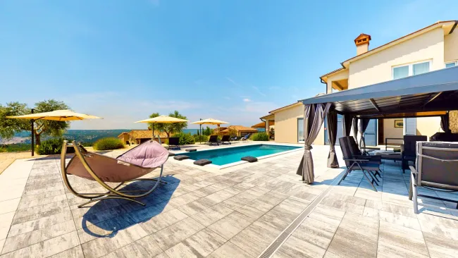 Sitzplatz/Pool - Haus unten