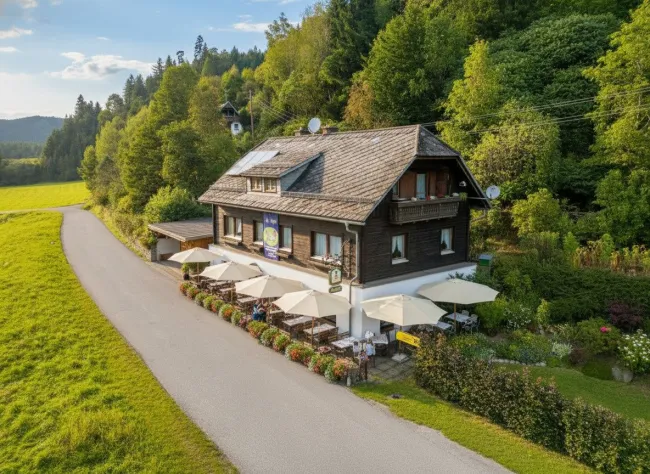 Charmantes Gasthaus mit zwei Wohnungen, großem Grundstück und Carport – ideal für Gastgeber, Familien oder als Ferienbetrieb - Titelbild