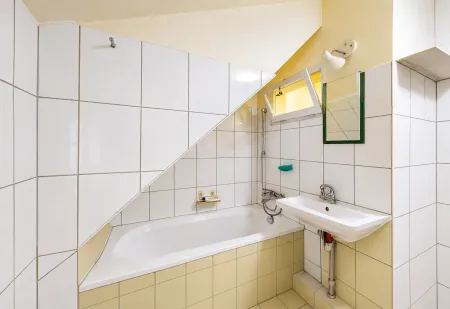 Badezimmer  Wohnung DG