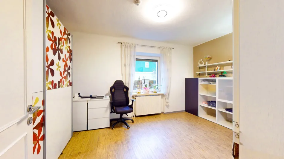 Luftbild vom Haus mit eingezeichnetem Grundstück