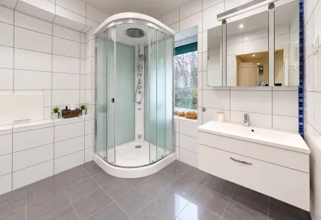 Badezimmer (EG)
