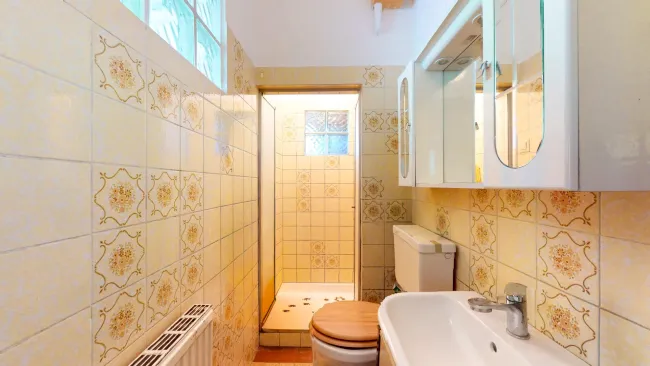 Badezimmer (EG)