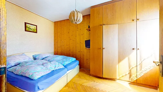 Schlafzimmer (EG)