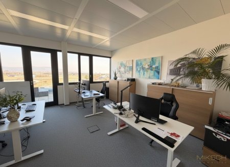 Modernes Büro in 2540 Bad Vöslau I 280m² I Terrasse I Lift I nähe Autobahn & Wien I E Ladestationen