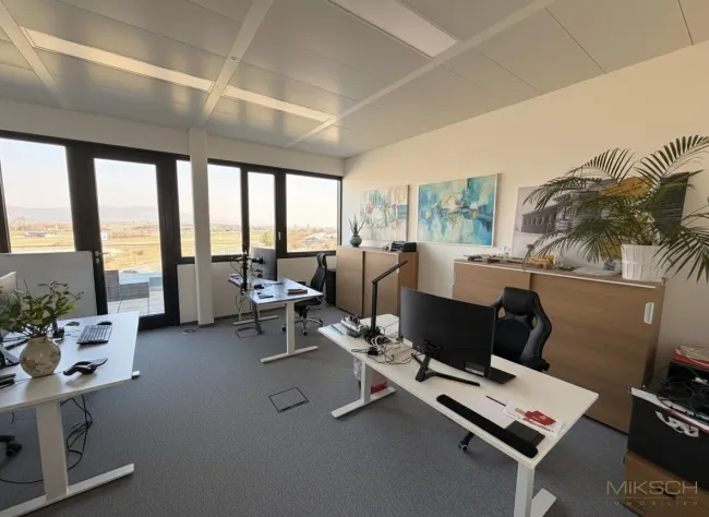 Modernes Büro in 2540 Bad Vöslau I 280m² I Terrasse I Lift I nähe Autobahn & Wien I E Ladestationen - Titelbild