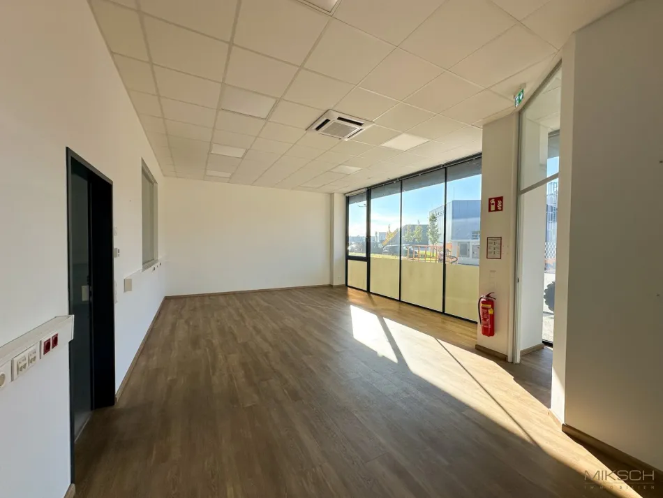 Moderne Betriebsfläche I 280m² I in St. Pölten I Parkplatz I neben S33 - Titelbild