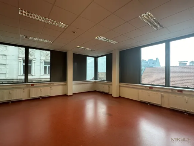 Moderne(s) Büro/Praxis | Innenstadtlage | Lift | 267m² | Tiefgarage - Bild