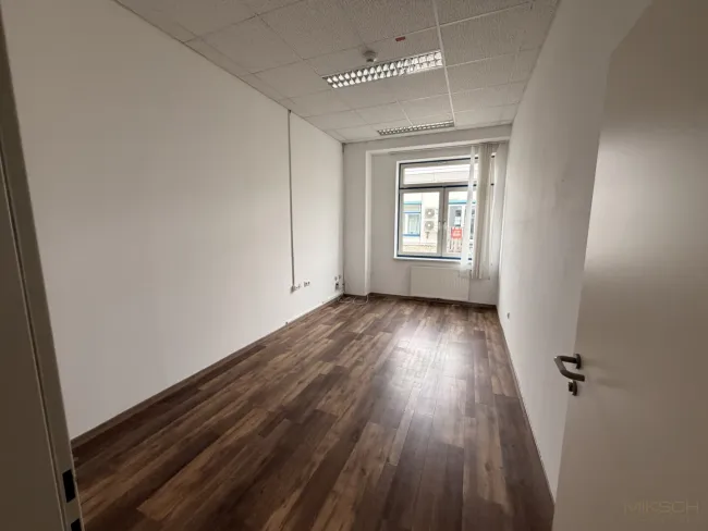 Gewerbefläche in Bestlage I 136m² - 204m² I Freiparkplätze I Bus Station I Top Sichtbarkeit - Bild