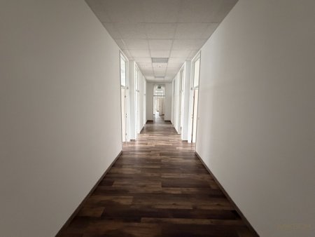 Gewerbefläche in Bestlage I 136m² - 204m² I Freiparkplätze I Bus Station I Top Sichtbarkeit