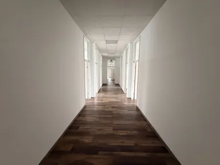 Gewerbefläche in Bestlage I 136m² - 204m² I Freiparkplätze I Bus Station I Top Sichtbarkeit