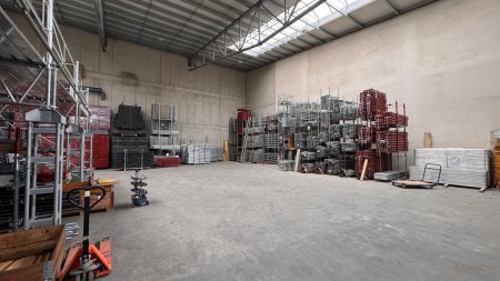 Halle & Büro direkt neben A1 zu mieten I 558m² Halle I 65m² Büro I vielseitig nutzbar