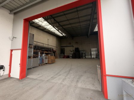 Halle & Büro direkt neben A1 zu mieten I 558m² Halle I 65m² Büro I vielseitig nutzbar
