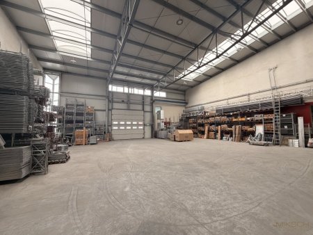 Halle & Büro direkt neben A1 zu mieten I 558m² Halle I 65m² Büro I vielseitig nutzbar