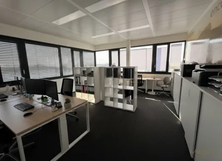 Modernes Büro in 2540 Bad Vöslau I 280m² I Terrasse I Lift I nähe Autobahn & Wien I E Ladestationen