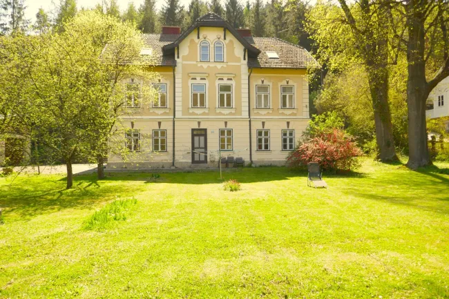 Wunderschönes Grundstück mit kleinem Zinshaus im Ortskern von Weissenbach an der Triesting! - Titelbild