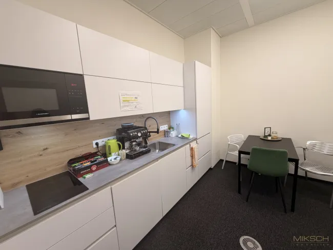 Moderne Bürofläche I ca. 60m² Gesamtnutzungsfläche I Aufzug I Teeküche I nähe Autobahn & Wien I E Ladestationen - Bild