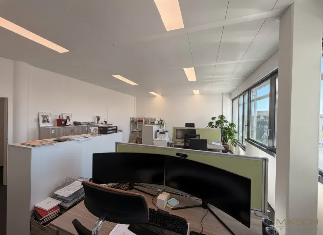 Moderne Bürofläche I ca. 60m² Gesamtnutzungsfläche I Aufzug I Teeküche I nähe Autobahn & Wien I E Ladestationen - Bild