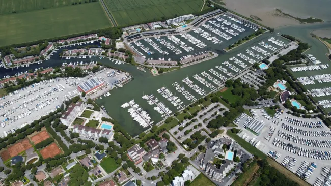 Haus mit Bootsplatz in Aprillia Mattima - Titelbild