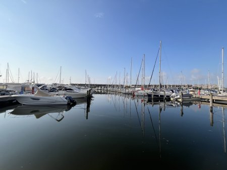 Reihenhaus mit Lagunenblick und privatem Bootsanleger in Aprilia Marittima