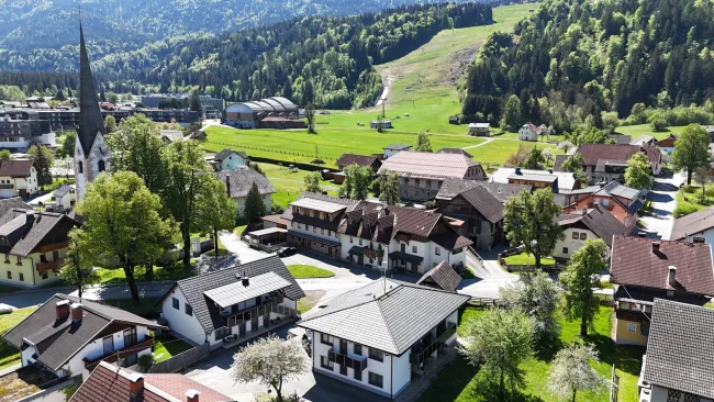 Investment dirket neben der Piste am Nassfeld - Titelbild