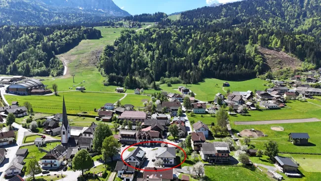 Investment dirket neben der Piste am Nassfeld - Titelbild