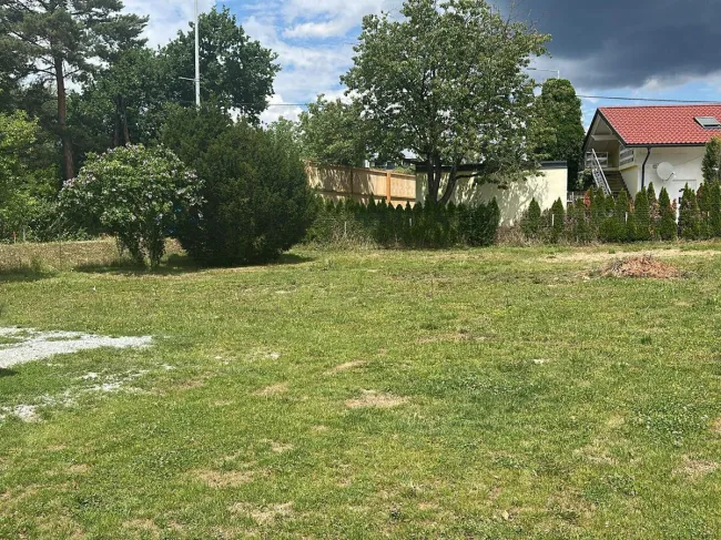 Sonniges Grundstück mit baubewilligtem Projekt! - Bild