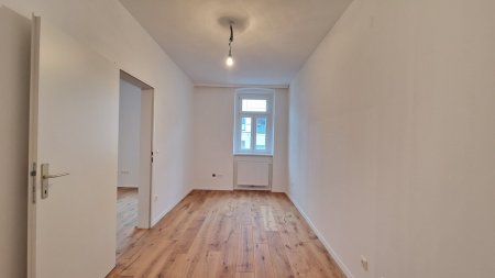 Erstbezug nach Sanierung: Helle Altbauwohnung mit Essküche in Penzing!
