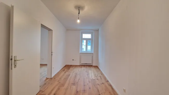 Erstbezug nach Sanierung: Helle Altbauwohnung mit Essküche in Penzing! - Bild