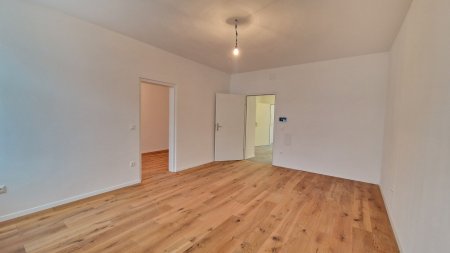 Erstbezug nach Sanierung: Helle Altbauwohnung mit Essküche in Penzing!