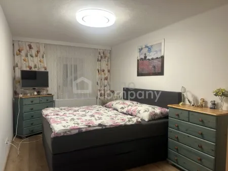 Schönes Einfamilienhaus mit großem ebenen Garten