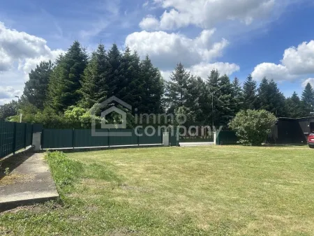 Schönes Einfamilienhaus mit großem ebenen Garten