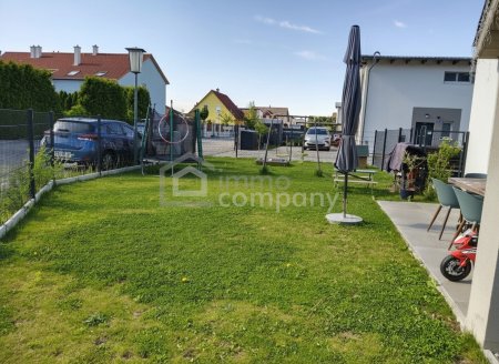 Neuwertige Doppelhaushälfte in Wöllersdorf, Feuerwerksanstalt!