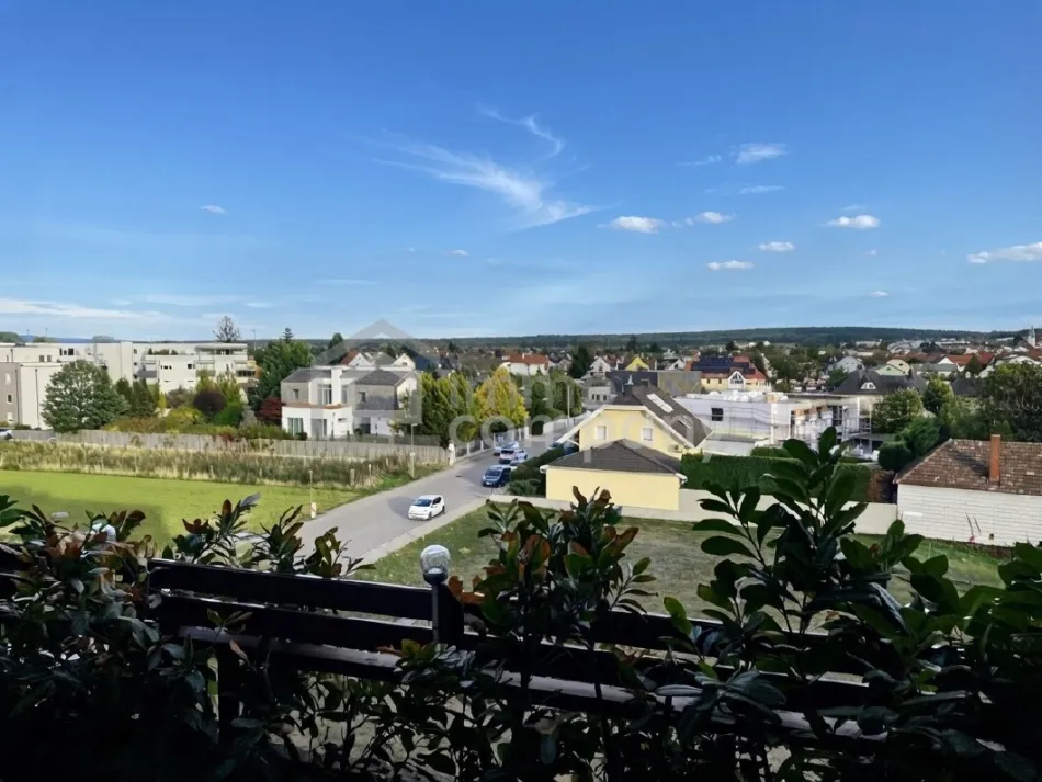 Neuwertige, großzügige Wohnung mit exclusiven Highlights - Titelbild