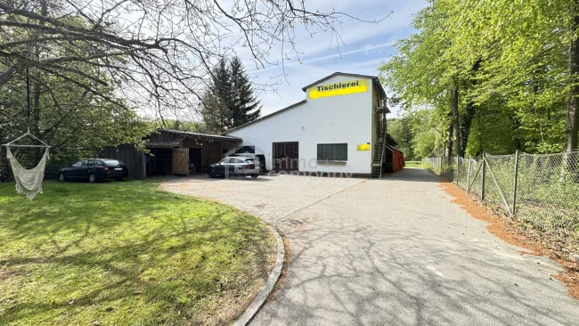 Wohnhaus und Werkstatt (derzeit Tischlerei) viel Grund in Vöcklabruck/Dürnau – ideal für Betriebsnachfolge - Bild