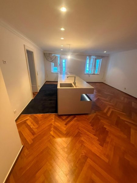 Grabennähe! Dachmaisonette mit bezaubernden Dachgarten in denkmalgeschütztem Barockhaus!