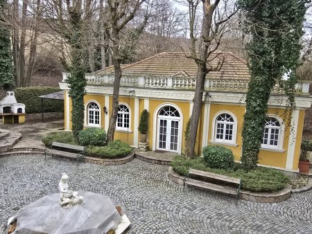 Privates Refugium im Wienerwald (Breitenfurt) mit traumhaften Grundstück
