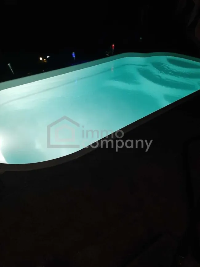 WOHNGLÜCK MIT POOL - Titelbild