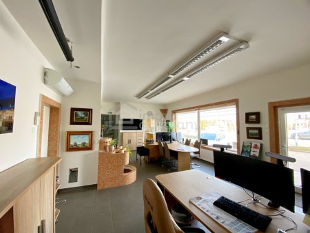 Büro / Geschäftslokal + Stellplatz in 2540 Bad Vöslau