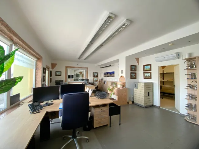 Büro / Geschäftslokal + Stellplatz in 2540 Bad Vöslau - Bild