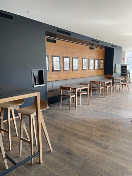 Moderne, neuwertig ausgestattete 269,42 m² Cafeteria in Ärztezentrum!