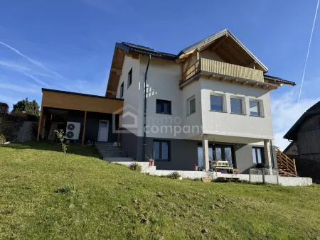 Wohnhaus 196m², in Neukirchen an der Vöckla.