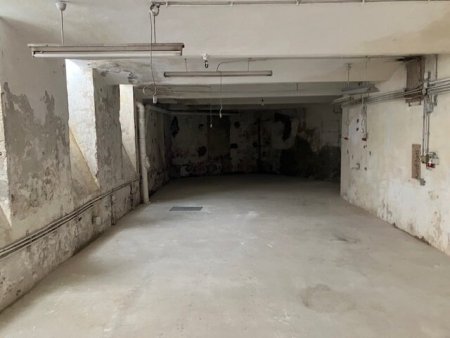 Straßenseitiges Lager nähe Johnstraße!