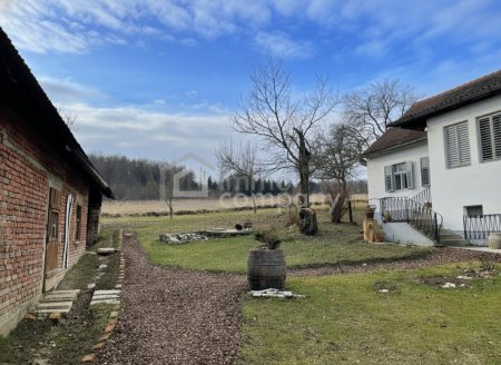 Schönes Bauernhaus mit Nebengebäuden für Selbstversorger