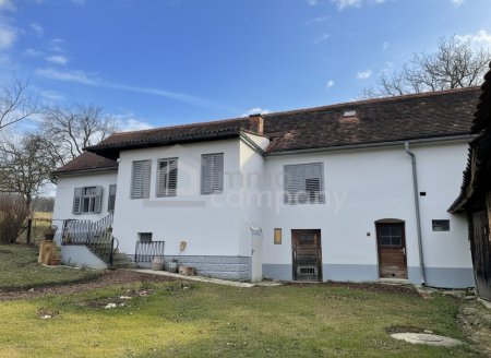 Schönes Bauernhaus mit Nebengebäuden für Selbstversorger