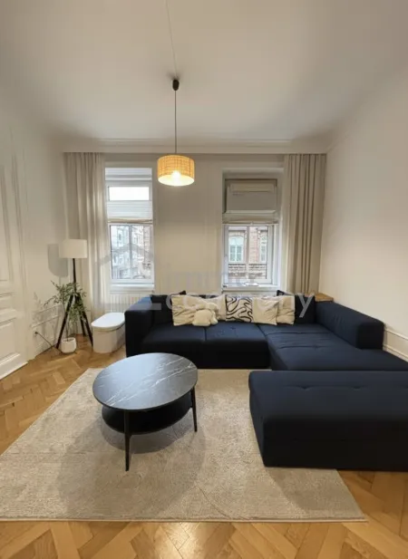 Charmante Wohnung im 1.Liftstock nähe Marie-Ebner-Eschenbach-Park/Aumannplatz!