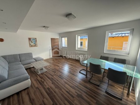 Helle 2-Zimmer-Wohnung mit großer Terrasse – ruhige Lage in Hainburg