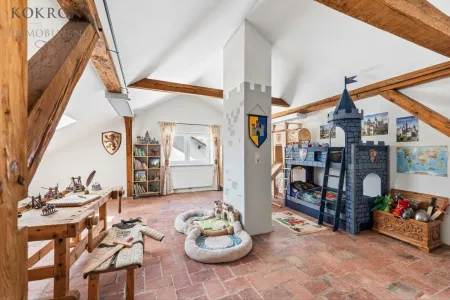 Dachgeschoss-Ritterburg - möbliert mit KI