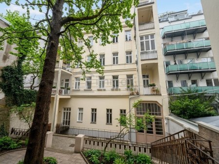 ALTBAU in Hofruhelage! 3-Zimmer-Wohnung in 1050 Wien – Vollsaniert, zentral und stilvoll!