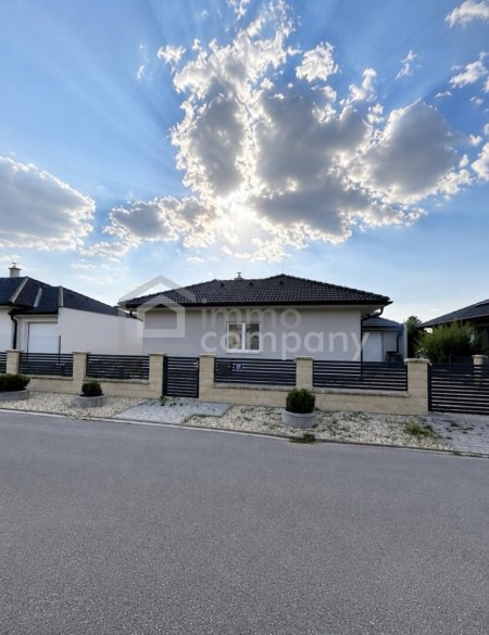 EINFAMILIENHAUS MIT GARTEN & GARAGE | 4 ZIMMER | ABSOLUTE RUHELAGE | NÄHE WIEN