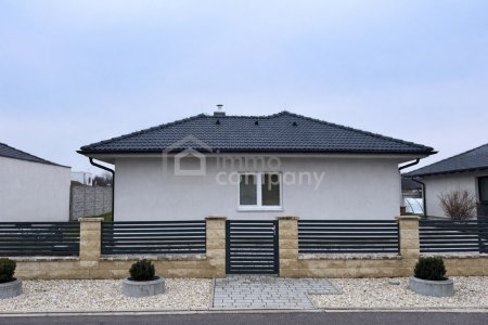 EINFAMILIENHAUS MIT GARTEN & GARAGE | 4 ZIMMER | ABSOLUTE RUHELAGE | NÄHE WIEN